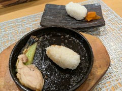 肉汁とバターにおむすびコロコロ〜絶品！！
