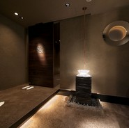 AKOさんの足跡や手形の自動ドア