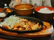 ご飯がススム、豚の生姜焼き定食