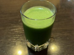 ランチは食前に特製野菜ジュースが出てきます！