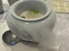 白い煙の出る　美味しいデザート