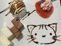 クローバーキッチン　石焼オムライスと肉バルのお店