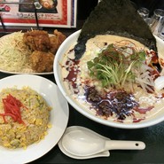 担々麺ランチ（白胡麻）1000円