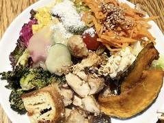 サラダたっぷり