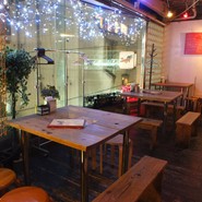 ゆったり座れるテーブル席