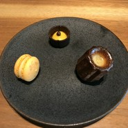 エ・オ＜ベルナール・ロワゾー・スィニャテュール＞