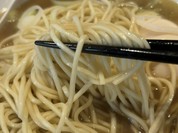 小麦薫る細めのストレート麺！