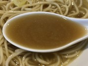 濃厚な煮干しの出汁の効いた飲みやすいスープ！