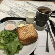 ディーン&デルーカ カフェクリスタ長堀店