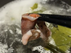 昆布のお出汁の鍋でしゃぶしゃぶします！