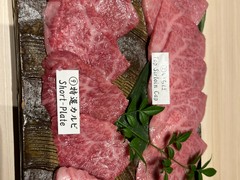 松阪牛のイチボやカルビ、さすがに美味い。