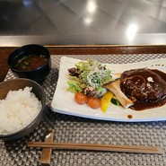 大和牛とヤマトポークの自家製ハンバーグランチ