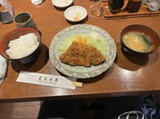 Ａセットのとんかつ定食、ごはん・味噌汁・キャベツおかわり自由