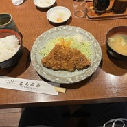 Ａセットのとんかつ定食、ごはん・味噌汁・キャベツおかわり自由