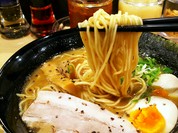 中細ストレート麺リフト(箸持ち上げ)