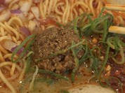 担々麺の中央には肉味噌！