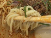 麺は中細のストレート麺！