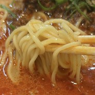 麺は中細のストレート麺！