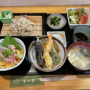 蕎麦とニ食丼のセット