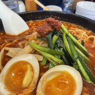 旨辛MAX（テーブル薬味の一味？のせ）