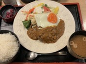 ハンバーグカレー定食900円！
