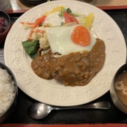 ハンバーグカレー定食900円！