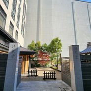 京都四条の寺町通りを少し下ると左手にある三井ガーデンホテルの1階が浄教寺浄教寺、その2階にあります。