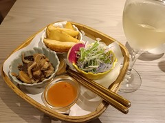 ランチコース2500円　スパークリングワインと前菜