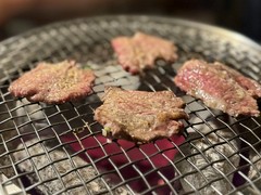 黒毛和牛とホルモン焼　DORA