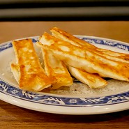 『名物 張さんの鍋貼 棒焼餃子』5個290円（税抜）