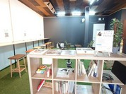 併設のフリースペース（飲食物持ち込み可）