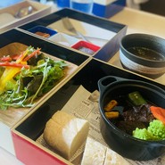 フレンチカフェ　ル・クロ　スゥ　ル　スリジェ