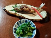 夕食の岩魚の塩焼き、漬物