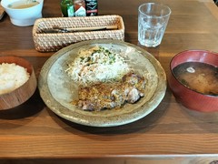 豚スジ肉のマスタードソース