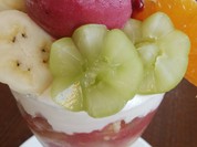 季節のフルーツパフェ