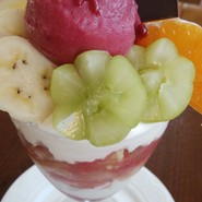 季節のフルーツパフェ