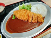 道の駅でドライブ休憩。私はカツカレー！ステンレス皿のカレーっていいですよね。