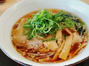 道の駅でドライブ休憩。女房はあっさりと醤油ラーメン。