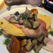 メインのオムレツがフワフワでとてもおいしかったです