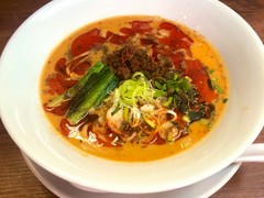 錦鯉担々麺