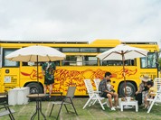 トラックの前にもテーブルがございます。