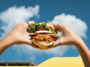 バーガーはアグー豚と宮古牛の宮古島限定モデル