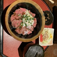 牛タンのローストビーフ丼