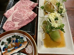 炭火焼肉やすみつ