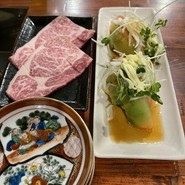 炭火焼肉やすみつ