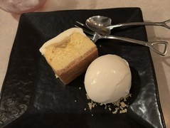 ビストロ　ブルーキッチンアンドボドルズ