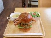 イートインはサラダとスープ付き