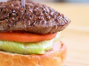 華咲きもみじバーガーは一枚肉のステーキ