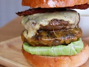 サラミバーガー(チーズとパティ追加)