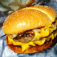 ダブル肉厚ビーフバーガー